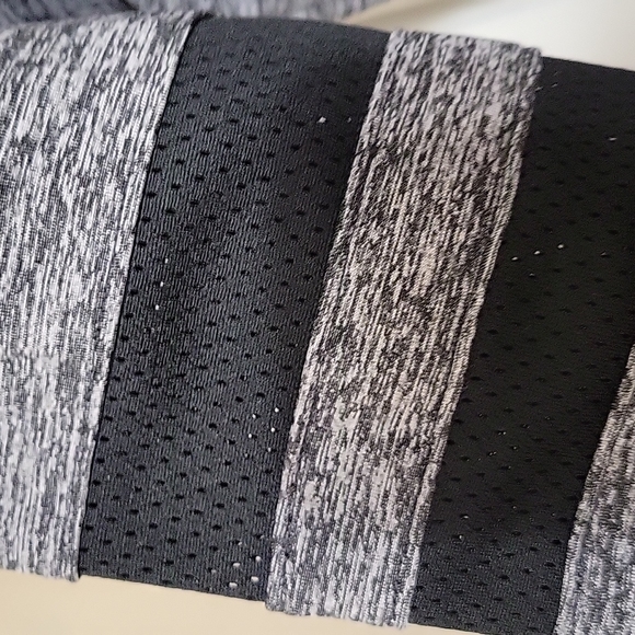 Forever 21 half zip active hoodie - Picture 3 of 6